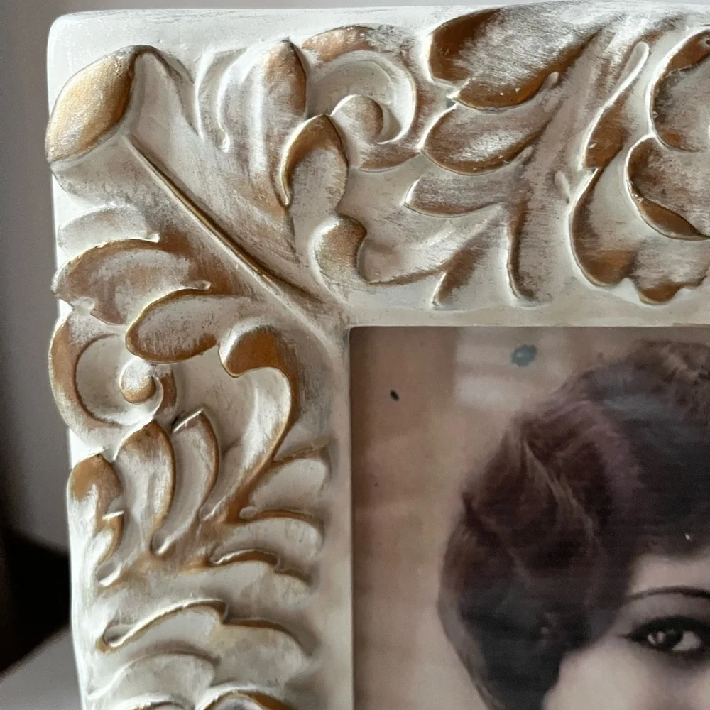 Ornate Cream and Gold Photo Frame for 5”x7” photo